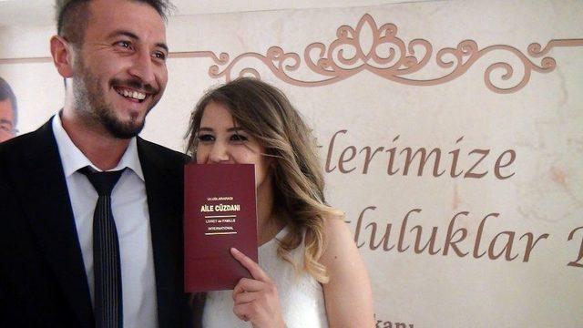 Nikah Tarihlerini Unutulmaz Kılmak İçin 2 Ay Önceden Tarih Aldılar