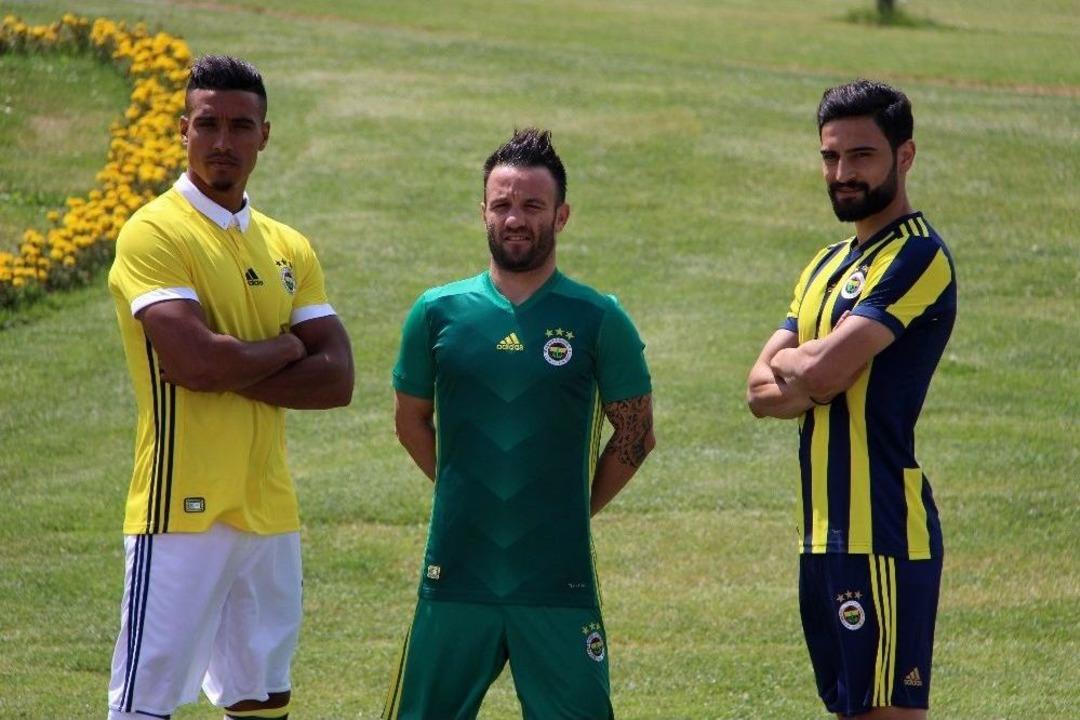 Fenerbah&ccedil;e&rsquo;nin Forma Tanıtımı Yapıldı