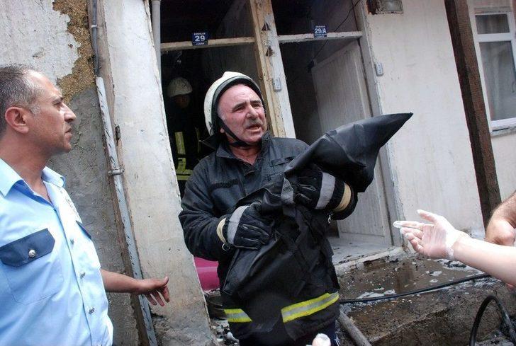 Afgan Çocuk Yangında Hayatını Kaybetti G3