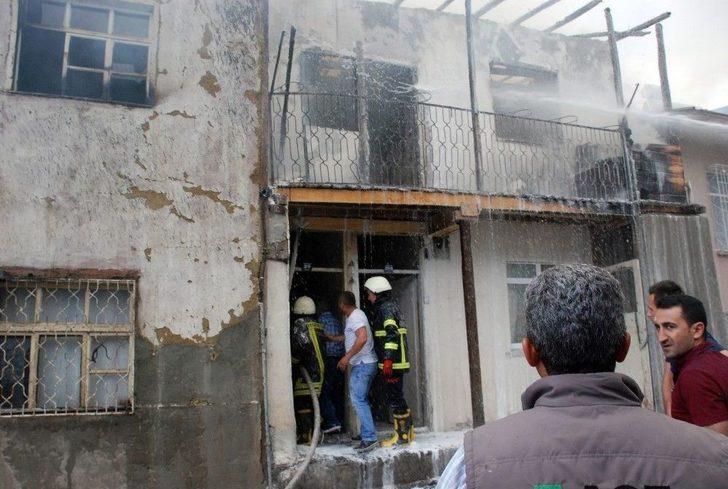 Afgan Çocuk Yangında Hayatını Kaybetti G4