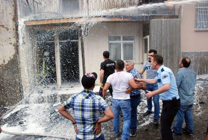 Afgan Çocuk Yangında Hayatını Kaybetti G5