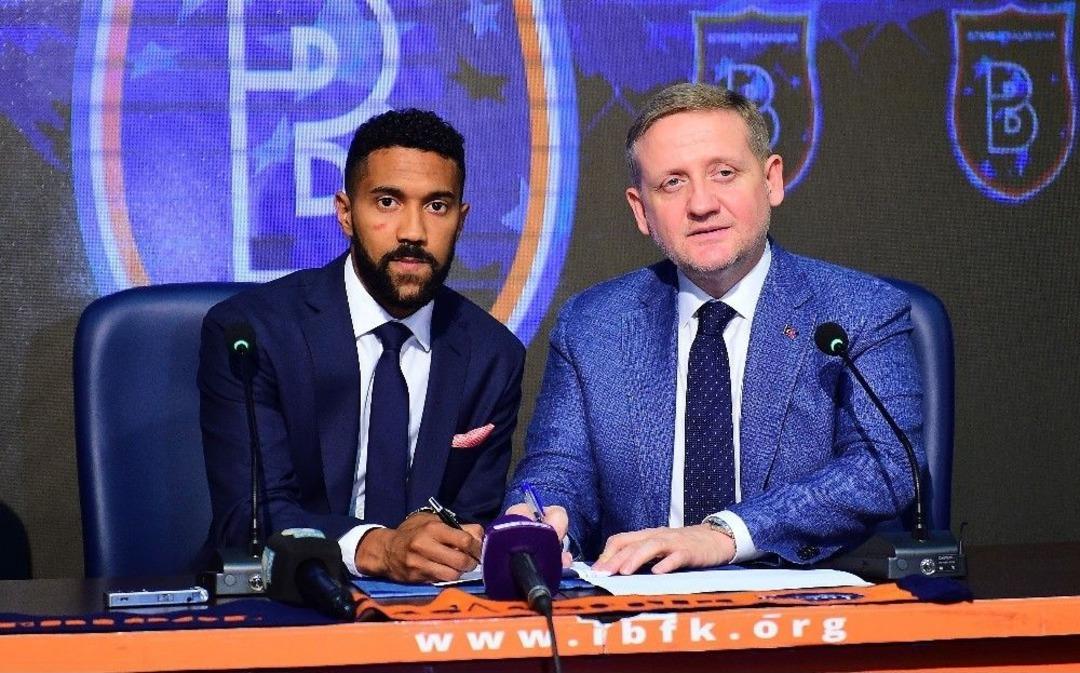 Başakşehir&rsquo;de Clichy İmzaladı