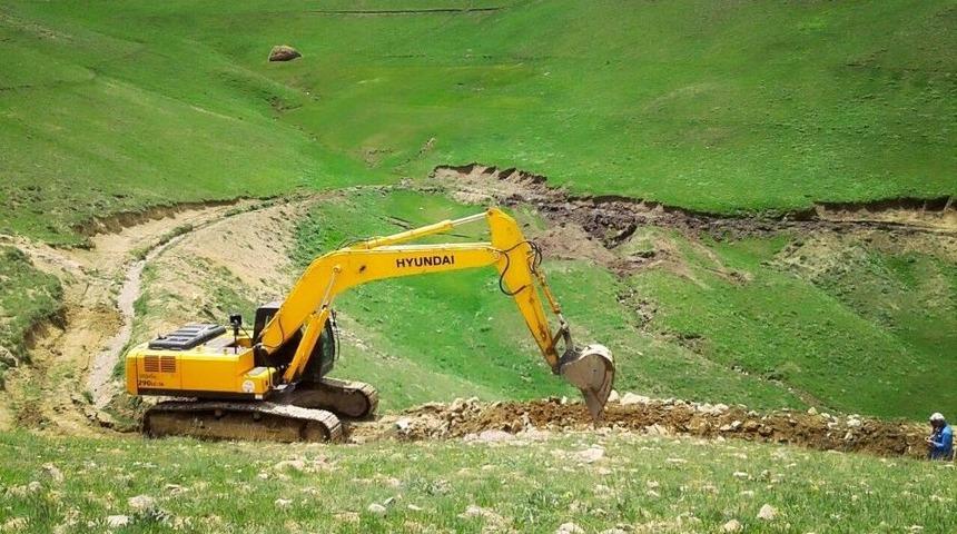 G&uuml;rpınar&rsquo;da Tarım Arazilerini Sulama &Ccedil;alışması