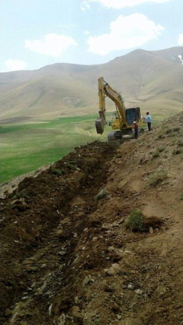 Gürpınar’da Tarım Arazilerini Sulama Çalışması