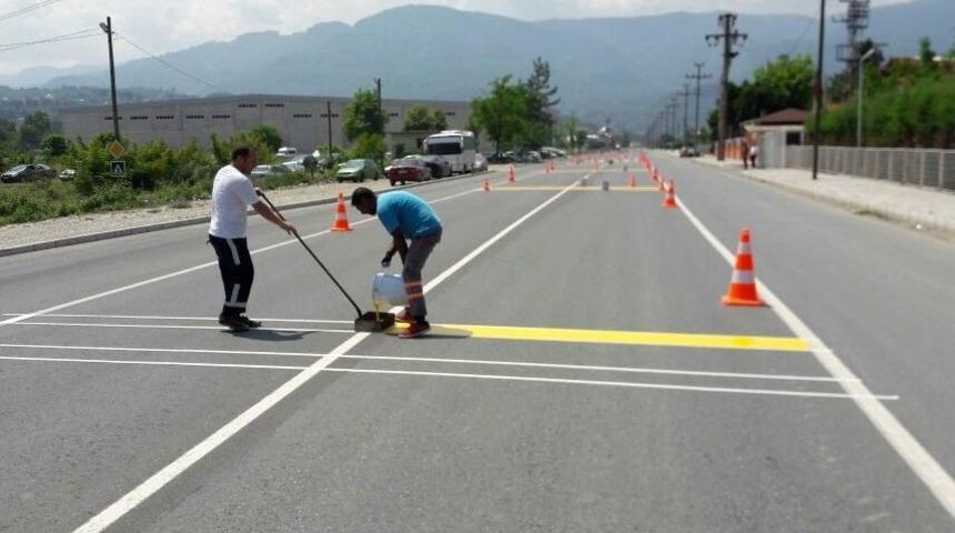 Şehirde Yol &Ccedil;izgi &Ccedil;alışmaları Yapılıyor