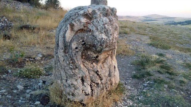 2 Bin Yıllık Aslan Heykeli Tahrip Edildi