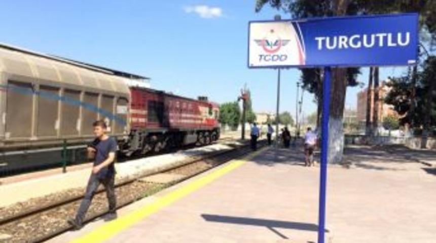 Trenin Altında Kalan Gencin Bacağı Koptu