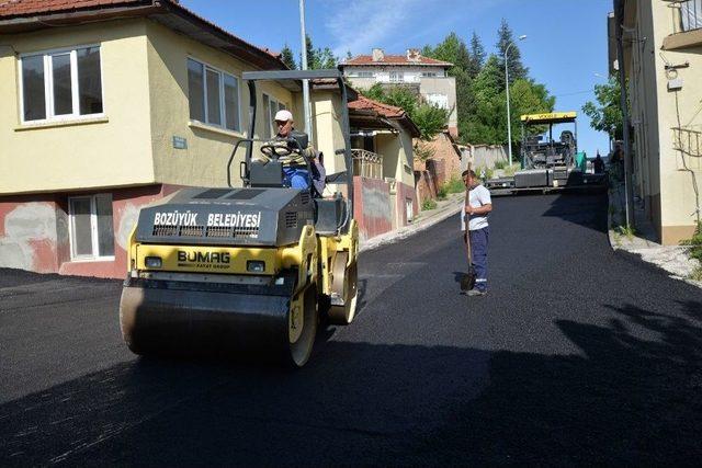 Bozüyük’te Asfaltlama Çalışmaları Tüm Hızıyla Devam Ediyor