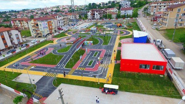 &Ccedil;ocuk Trafik Eğitim Parkında Eğitimler S&uuml;r&uuml;yor 1