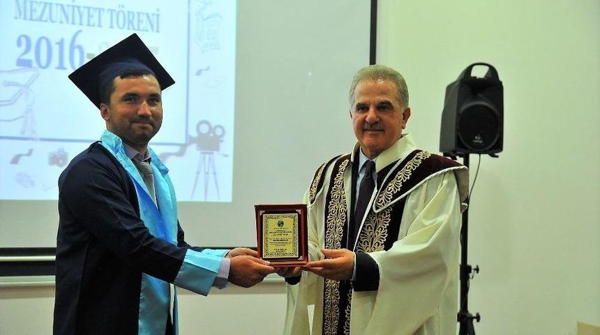 Gen&ccedil; İletişimciler Kep Fırlattı