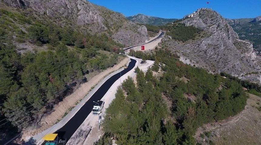 Kale Yolunda Asfaltlama &Ccedil;alışmaları S&uuml;r&uuml;yor