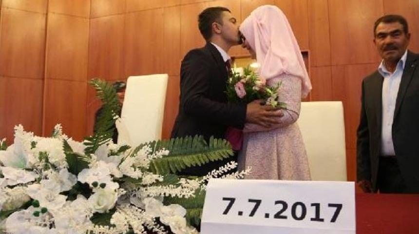 Sivas'ta 97 &Ccedil;ift Nikah I&ccedil;in '07.07.2017' Tarihini Se&ccedil;ti