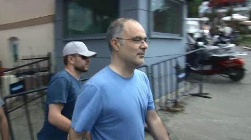 B&uuml;y&uuml;kada'da G&ouml;zaltına Alınan Yabancı Uyruklu 2 Kişi Ter&ouml;rle M&uuml;cadele Ekiplerine Teslim Edildi