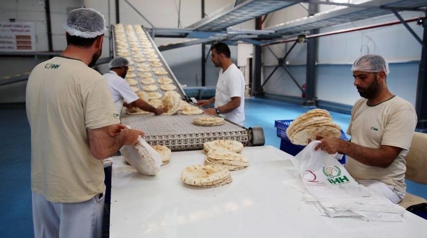 İhh Suriye&rsquo;ye 6 Ayda 200 Milyon Ekmek G&ouml;nderdi