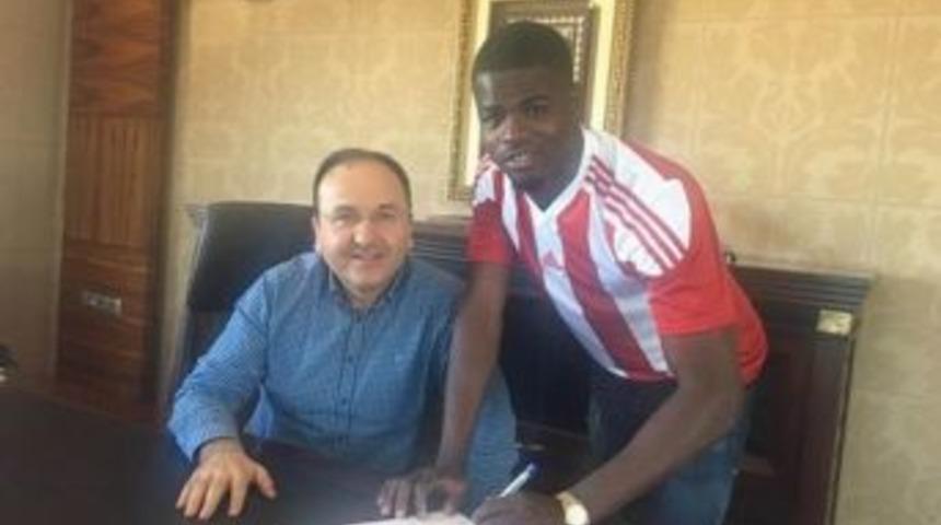 Sivasspor, Elderson İle 1 Yıllık S&ouml;zleşme İmzaladı