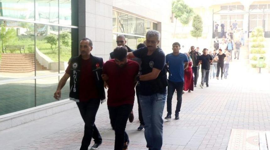 Şafak Operasyonunda G&ouml;zaltına Alınan 16 Kişi Adliyeye Sevk Edildi