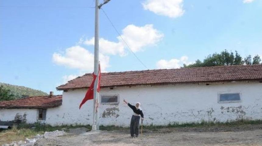 Hesna Nine, Hem Işığa Hem De Televizyona Kavuştu