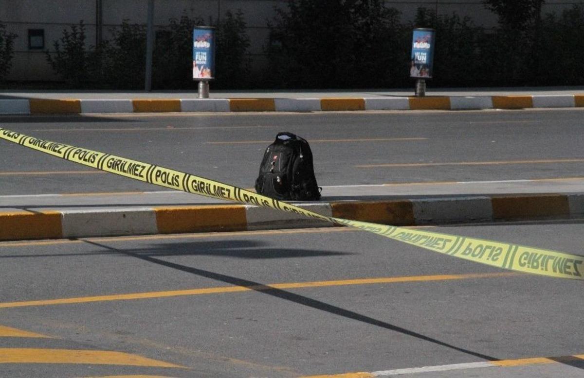 Atat&uuml;rk Havalimanı&rsquo;nda Ş&uuml;pheli &Ccedil;anta Ve Motosiklet Alarmı