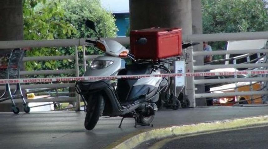 Ş&uuml;pheli &Ccedil;anta Ve Motosiklet Atat&uuml;rk Havalimanı'nda Polisi Alarma Ge&ccedil;irdi