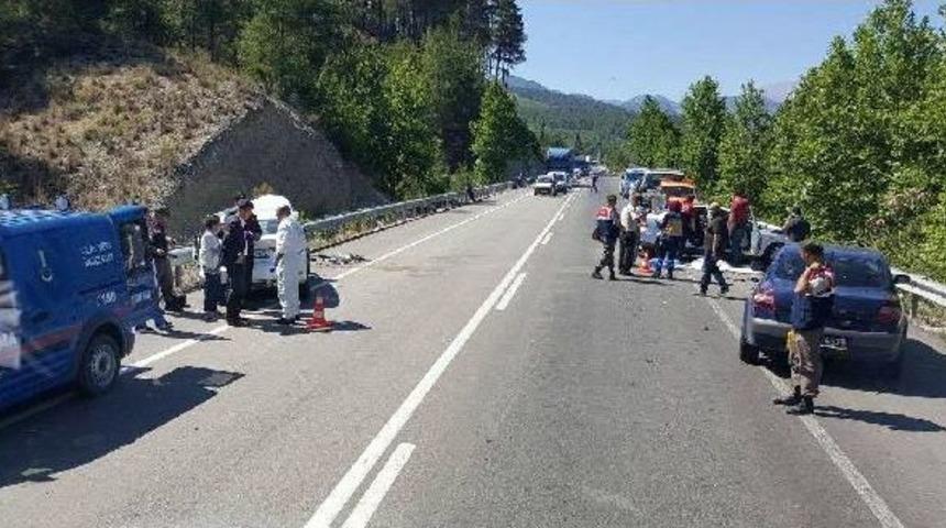 Avukat Ve Kardeşi, Trafik Kazasında &Ouml;ld&uuml;
