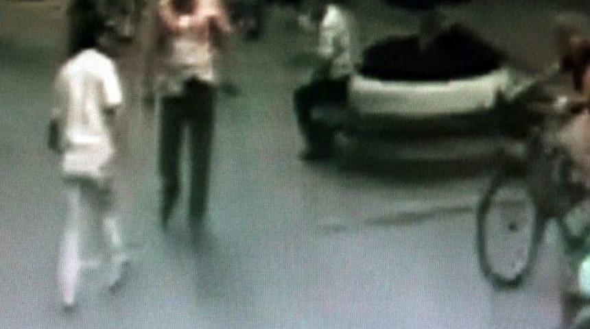 İş Adamına Silahlı Saldırı G&uuml;venlik Kamerasına Yansıdı