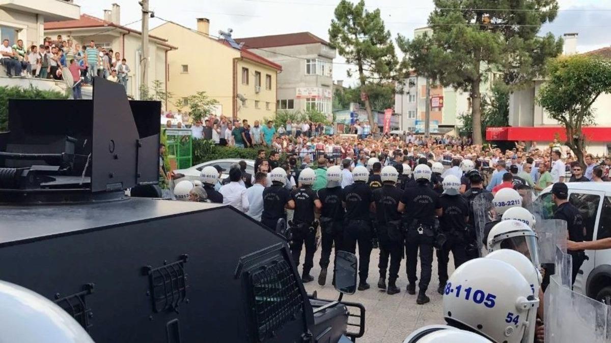 Anne Ve Oğlunu &Ouml;ld&uuml;ren Şahıslar, Zırhlı Ara&ccedil;la Adliyeden &Ccedil;ıkartıldı