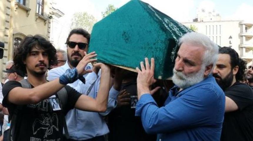 &Uuml;nl&uuml; Karikat&uuml;rist Galip Tekin Son Yolculuğuna Uğurlandı