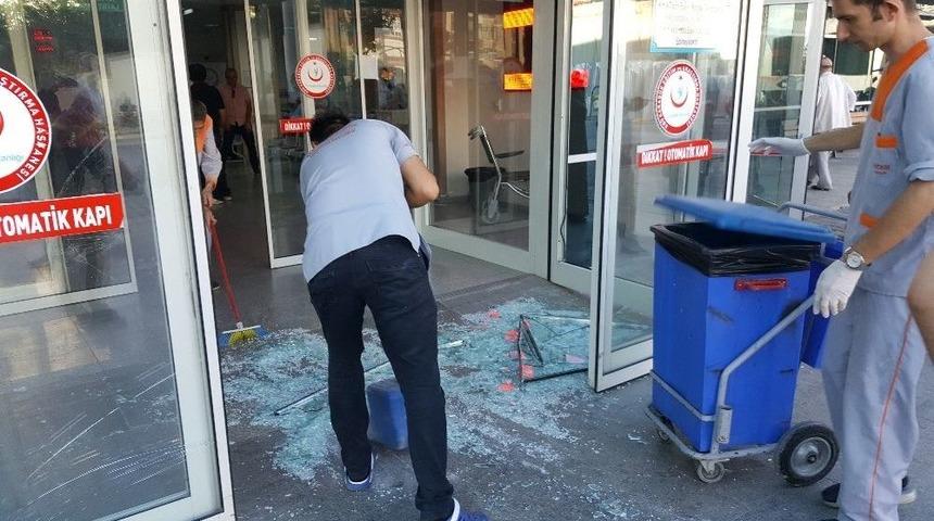 Yakınlarını Kaybeden Vatandaşlar Hastaneyi Birbirine Kattı