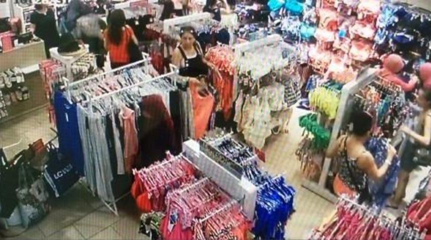 Bebek Arabasındaki &Ccedil;antayı B&ouml;yle &Ccedil;aldılar