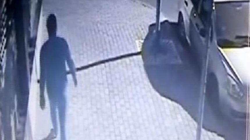 Bayrampaşa'daki Hırsızlık G&uuml;venlik Kamerasında