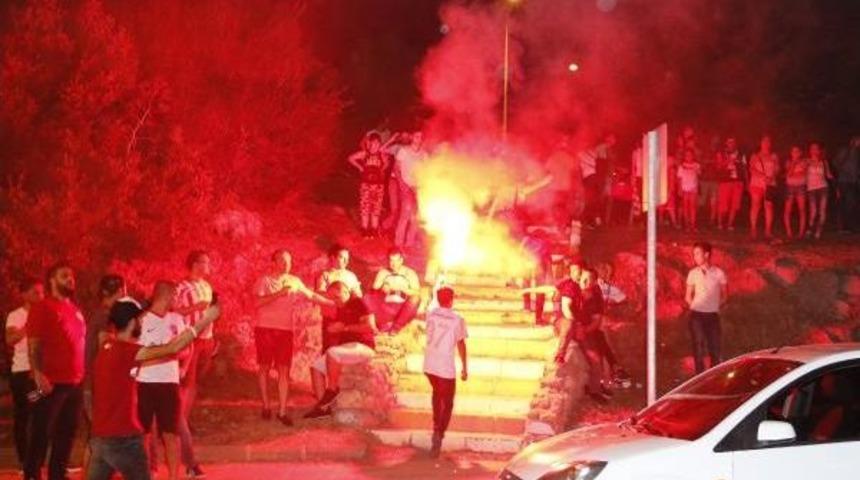 Antalyaspor G&uuml;n&uuml;'nde Yangın &Ccedil;ıktı, Faciadan D&ouml;n&uuml;ld&uuml;