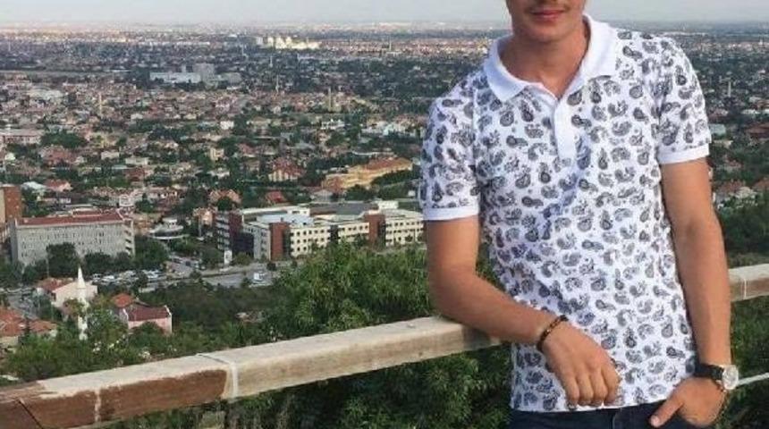 Minib&uuml;ste Fenalaşan Gen&ccedil; Hayatını Kaybetti