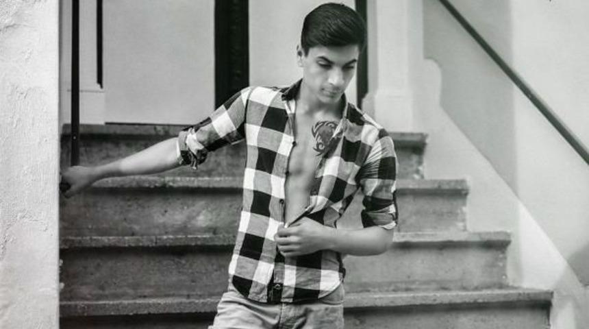 Otomobil Iş&ccedil;ilere &Ccedil;arptı: 1 &Ouml;l&uuml;, 1 Yaralı