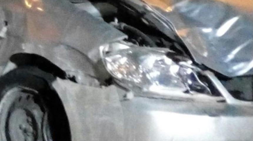 Asfalt Kesim &Ccedil;alışması Yapan İş&ccedil;ilere Otomobil &Ccedil;arptı: 1 &Ouml;l&uuml;, 1 Yaralı