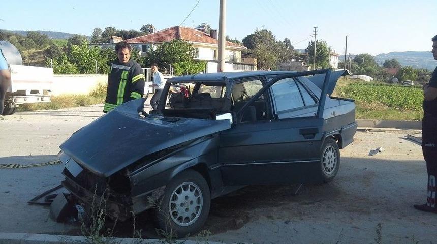 S&uuml;t Toplama Kamyoneti Ve Otomobil &Ccedil;arpıştı: 1 Yaralı
