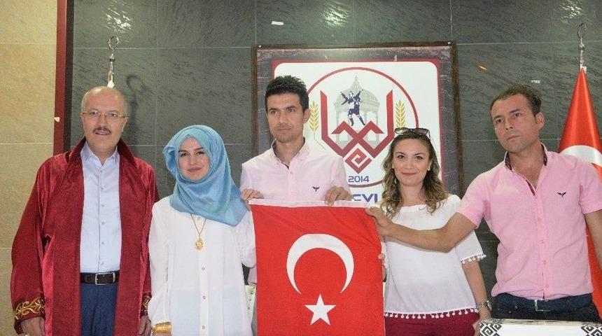 Başkan Kafaoğlu&rsquo;dan Gen&ccedil; &Ccedil;ifte Nikah S&uuml;rprizi