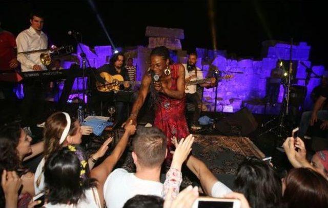 'ispanyol Müziğinin Kraliçesi' Buika'dan, 4 Bin Yıllık Antik Kentte Konser