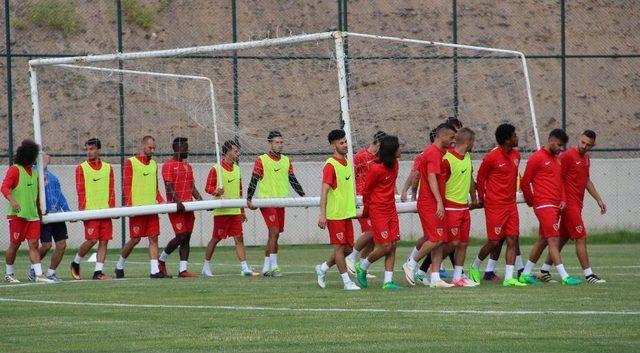 Kayserispor, Erzurum’da Teknik Ve Taktik Çalıştı