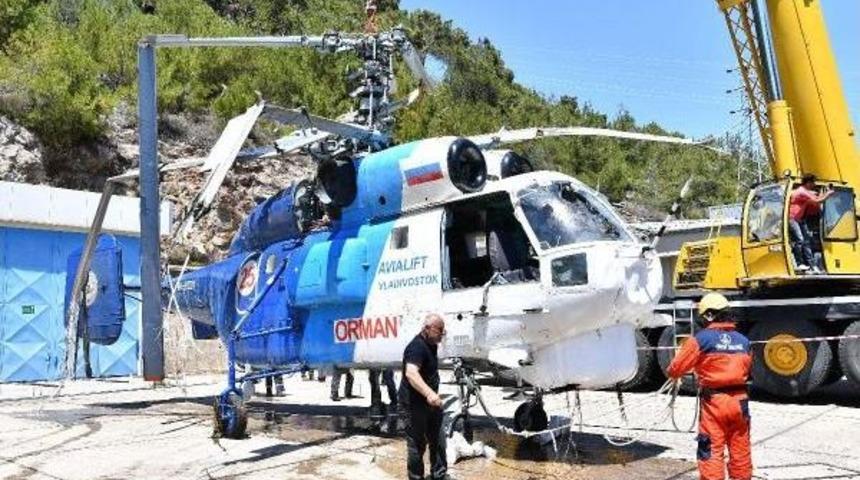 Baraja D&uuml;şen Yangın Helikopteri &Ccedil;ıkarıldı
