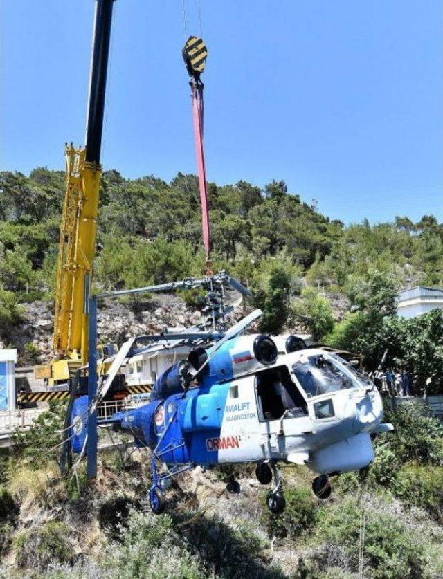 Baraja Düşen Yangın Helikopteri Çıkarıldı