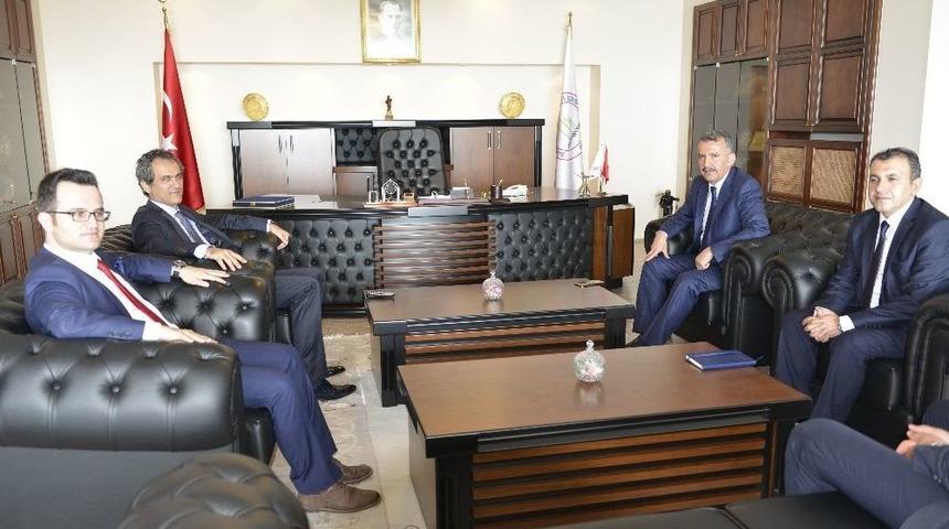 Başkan Ceylan&rsquo;dan Rekt&ouml;r &Ouml;zer&rsquo;e Ziyaret