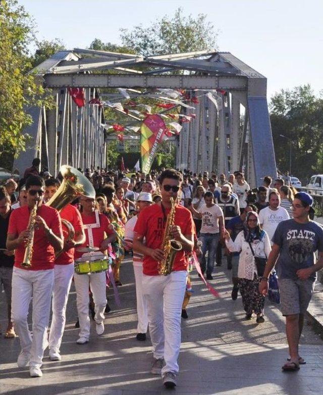 Manavgat Barış Suyu Festivali Renkli Başladı