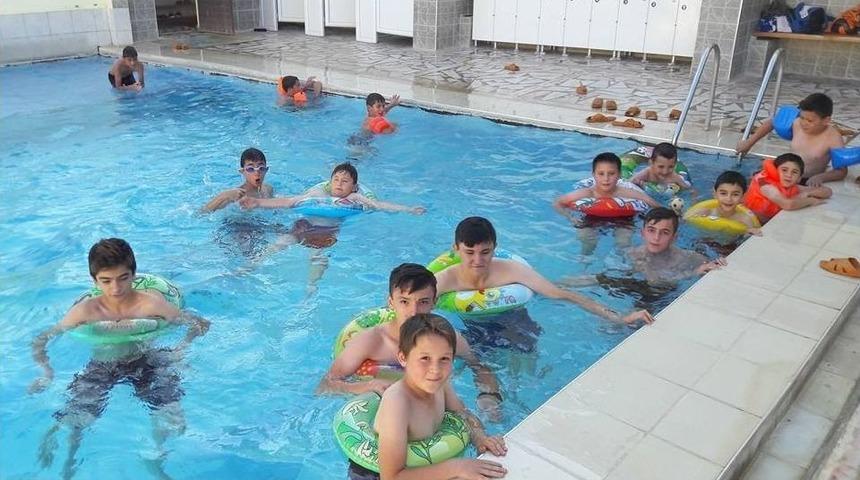 Yaz Kur&rsquo;an Kursu &Ouml;ğrencilerinin Termal Havuz Keyfi