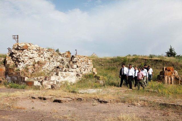 Vali Ustaoğlu: “bölgenin Turizmle Ön Plana Çıkması Lazım”