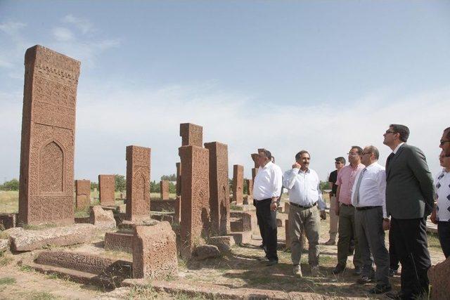 Vali Ustaoğlu: “bölgenin Turizmle Ön Plana Çıkması Lazım”