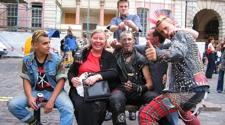 G&uuml;lmeyip g&uuml;ld&uuml;ren efsane annelerden 18 fotoğraf