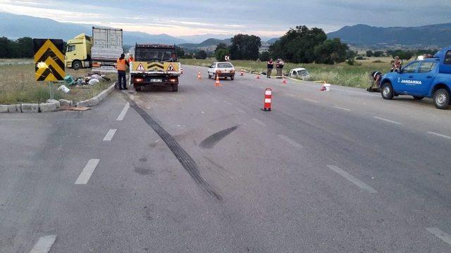 Tokat’ta Tır İle Kamyonet Çarpıştı: 3 Ölü, 1 Yaralı