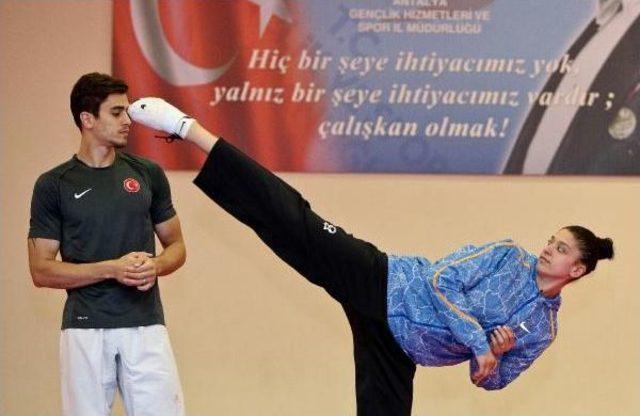 Dünya Şampiyonu Nur Tatar: Dövdüğüm 2 Kişiyi Babam Hastaneye Götürdü