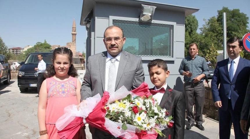 Vali Ustaoğlu&rsquo;ndan Ahlat&rsquo;a Ziyaret