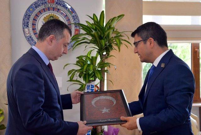 Vali B&uuml;y&uuml;kakın Ve Rekt&ouml;r Taş Bir Araya Geldi 1